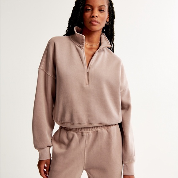 Abercrombie Sunday Essential Half Zip Sweatshirt in Biege - Picture 2 of 7
